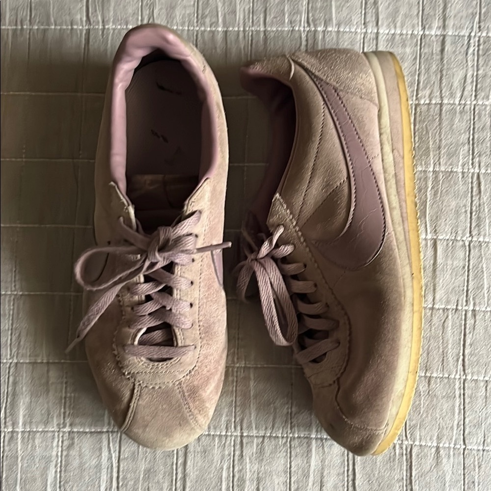 Nike Women's Suede Retro Sneakers in Mauve Pink and Gum